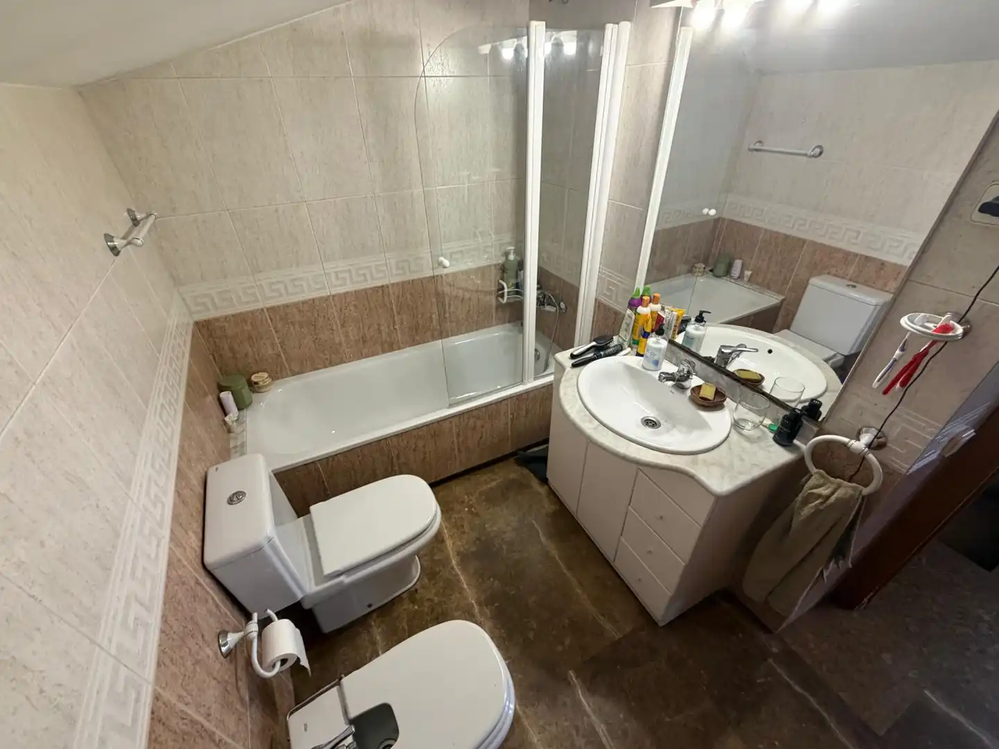 Badezimmer von Dachboden zum Verkauf in Badalona mit Klimaanlage, Heizung und Terrasse