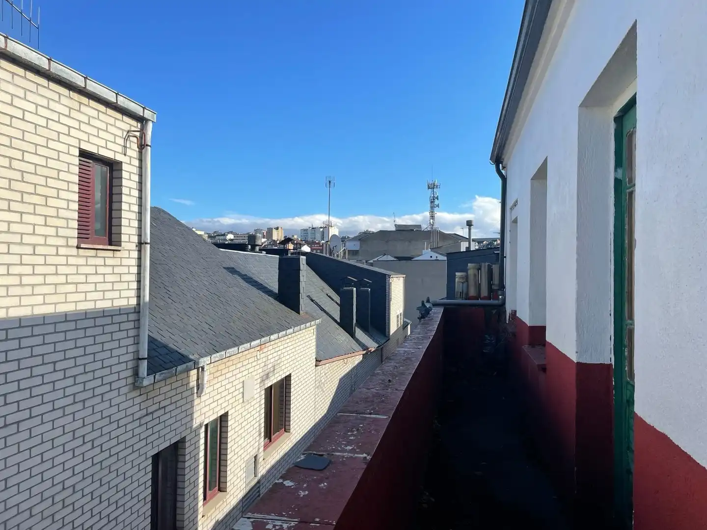 Vista exterior de Edifici en venda en Ponferrada