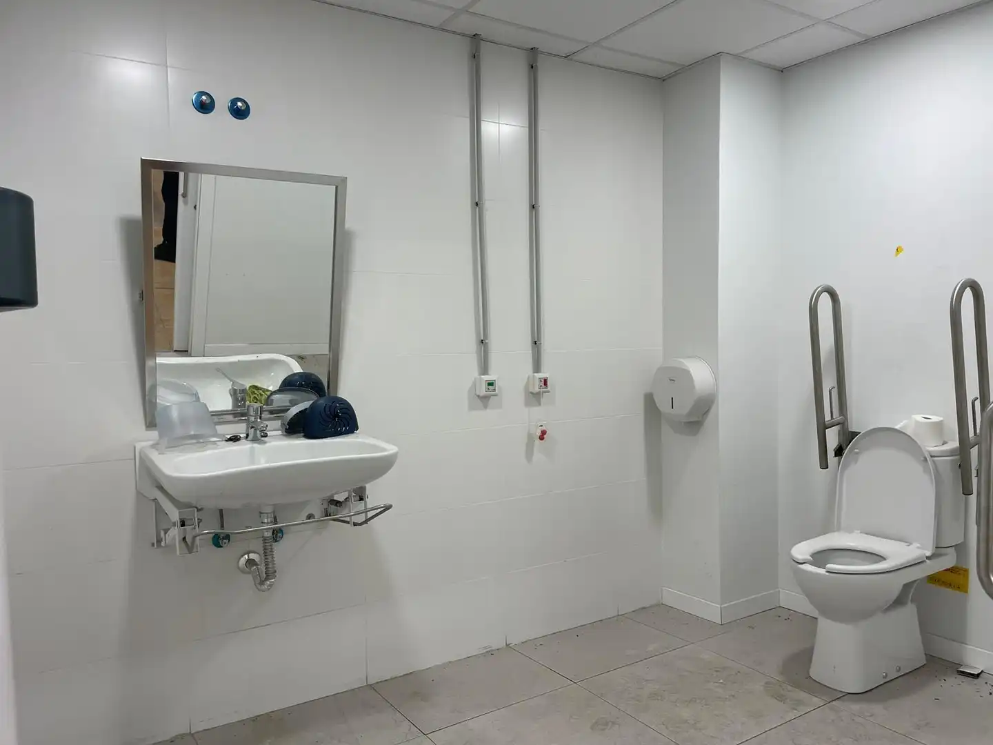 Baño de Local en venta en Madrid con Aire acondicionado