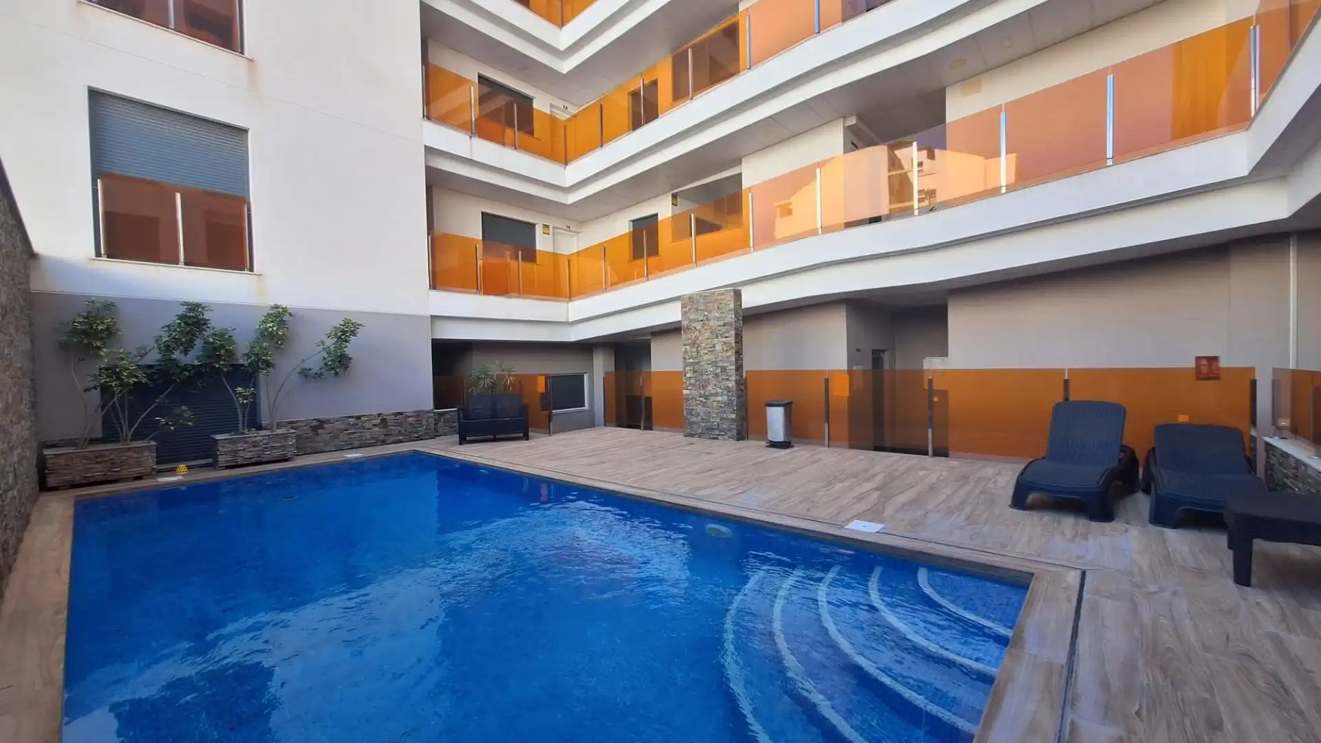 Piscina de Apartamento de alquiler en Torrevieja con Aire acondicionado, Terraza y Amueblado
