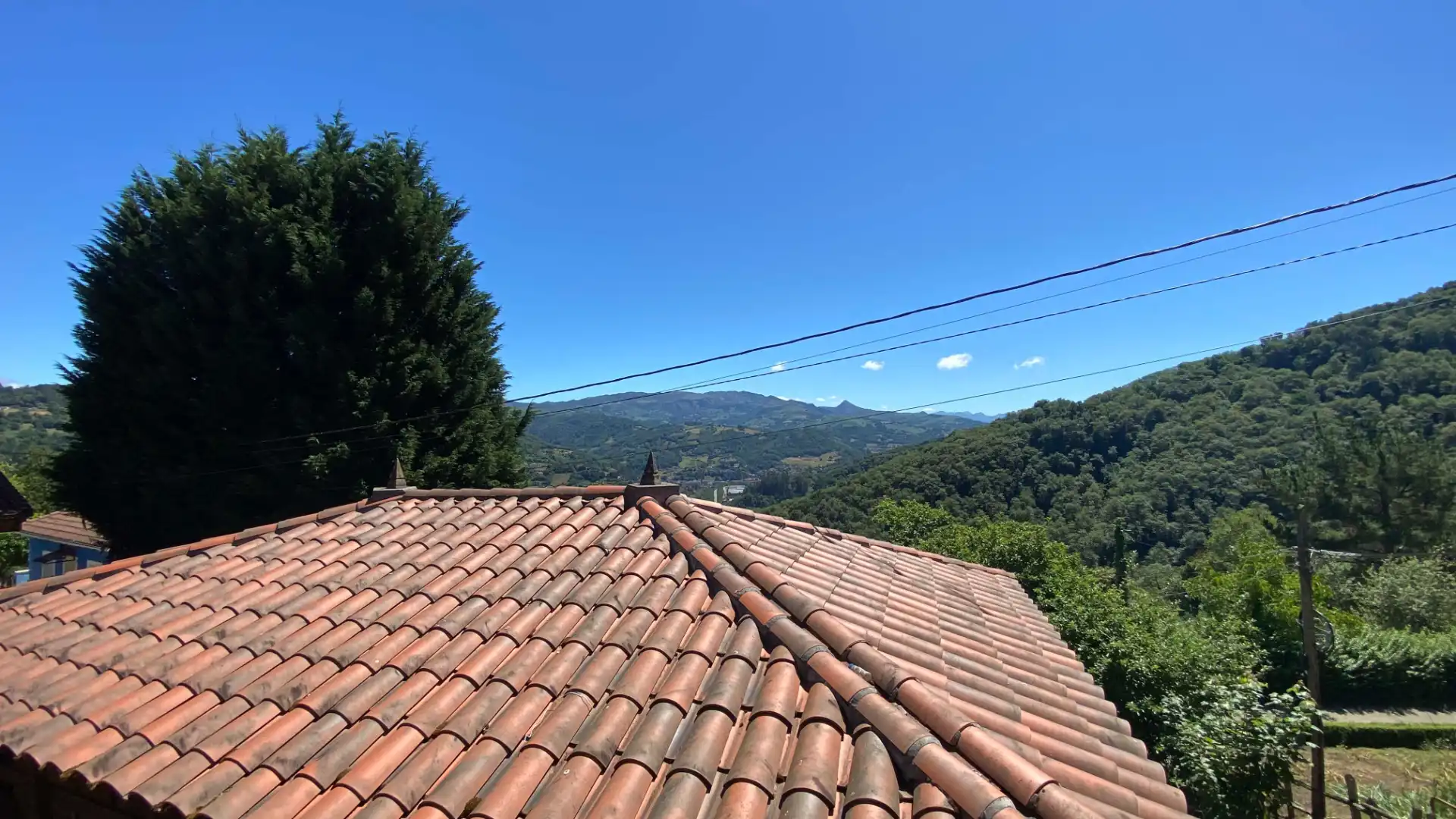 Vista exterior de Casa o chalet en venta en San Martín del Rey Aurelio con Calefacción, Jardín privado y Trastero