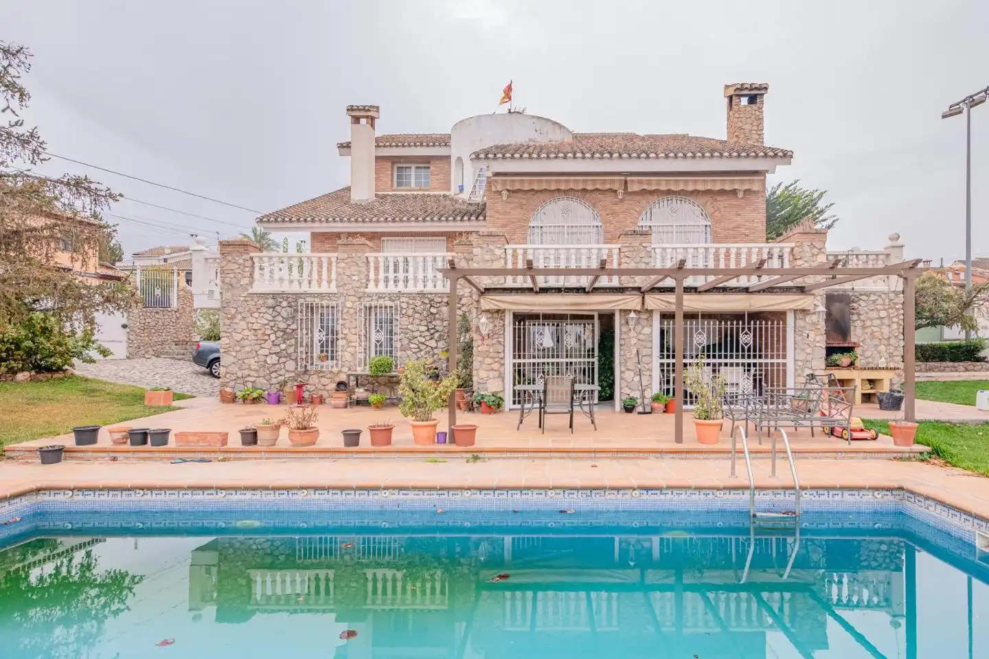 Vista exterior de Casa o xalet en venda en La Zubia amb Calefacció, Jardí privat i Terrassa