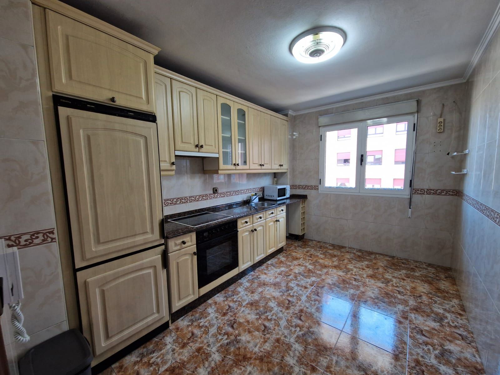 Cuina de Apartament de lloguer en Avilés amb Calefacció, Parquet i Terrassa