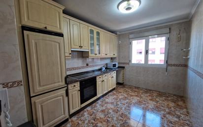 Cuina de Apartament de lloguer en Avilés amb Calefacció, Parquet i Terrassa