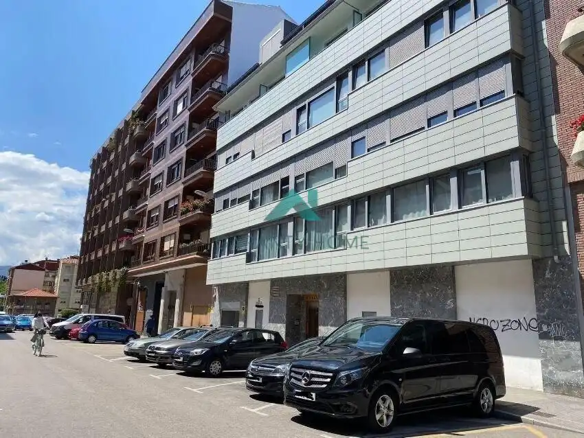 Außenansicht von Geschaftsraum zur Miete in Torrelavega 