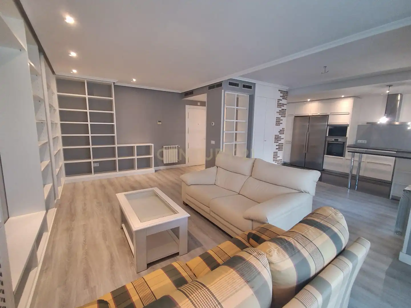 Sala d'estar de Dúplex de lloguer en Pozuelo de Alarcón amb Aire condicionat, Forn i Rentadora