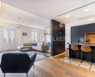 Living room of Apartment for sale in  Barcelona Capital  with Air Conditioner, Heating and Parquet flooring