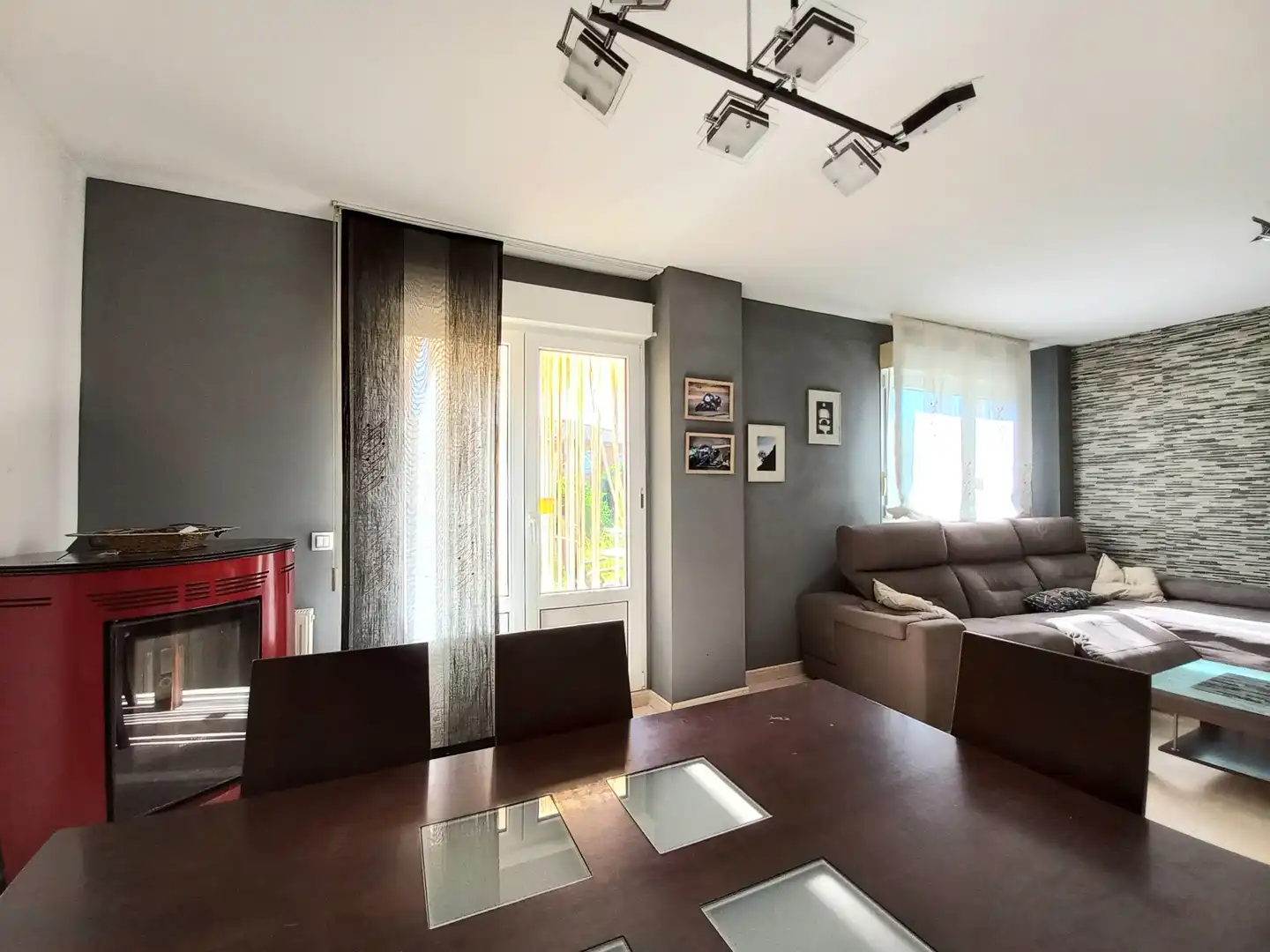 Sala de estar de Casa adosada en venta en Cayuela con Calefacción, Jardín privado y Terraza