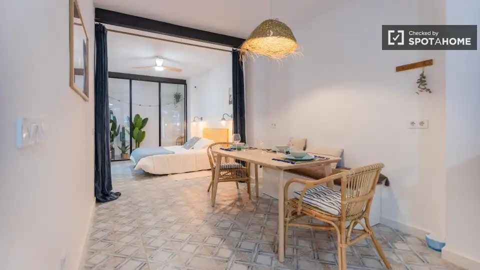 Bedroom of Flat for rent in Valencia  with Air Conditioner, Heating and Furnished