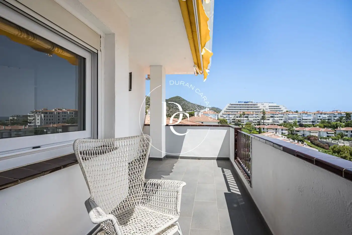 Terrasse von Maisonette zum Verkauf in Sitges mit Klimaanlage, Heizung und Privatgarten
