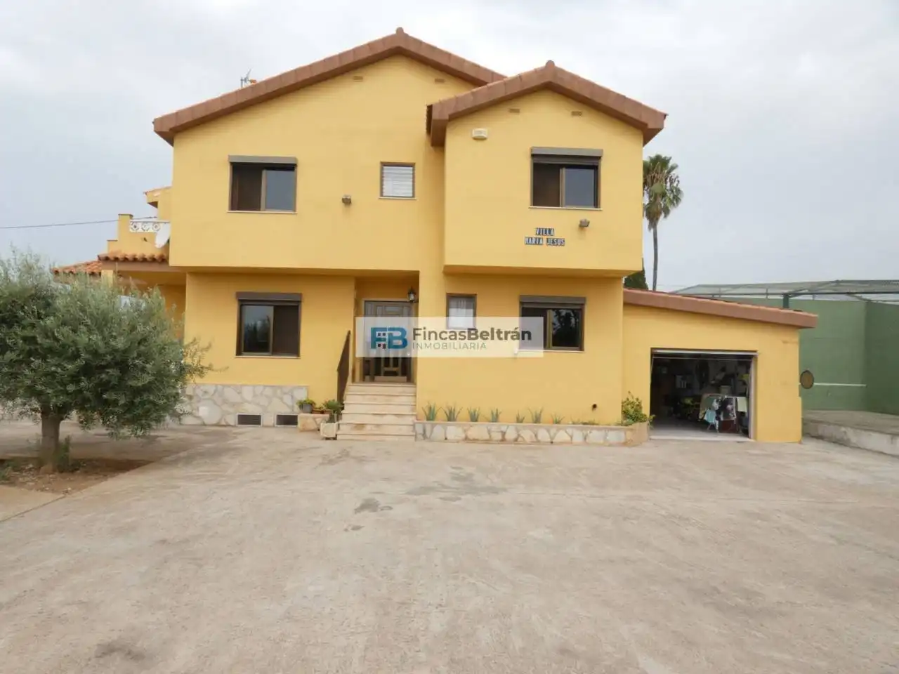 Vista exterior de Casa o xalet en venda en Benicarló amb Aire condicionat, Calefacció i Jardí privat