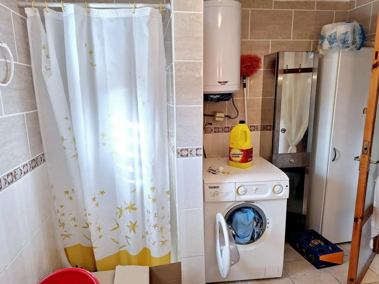 Bany de Casa o xalet en venda en Caudete amb Aire condicionat, Terrassa i Piscina