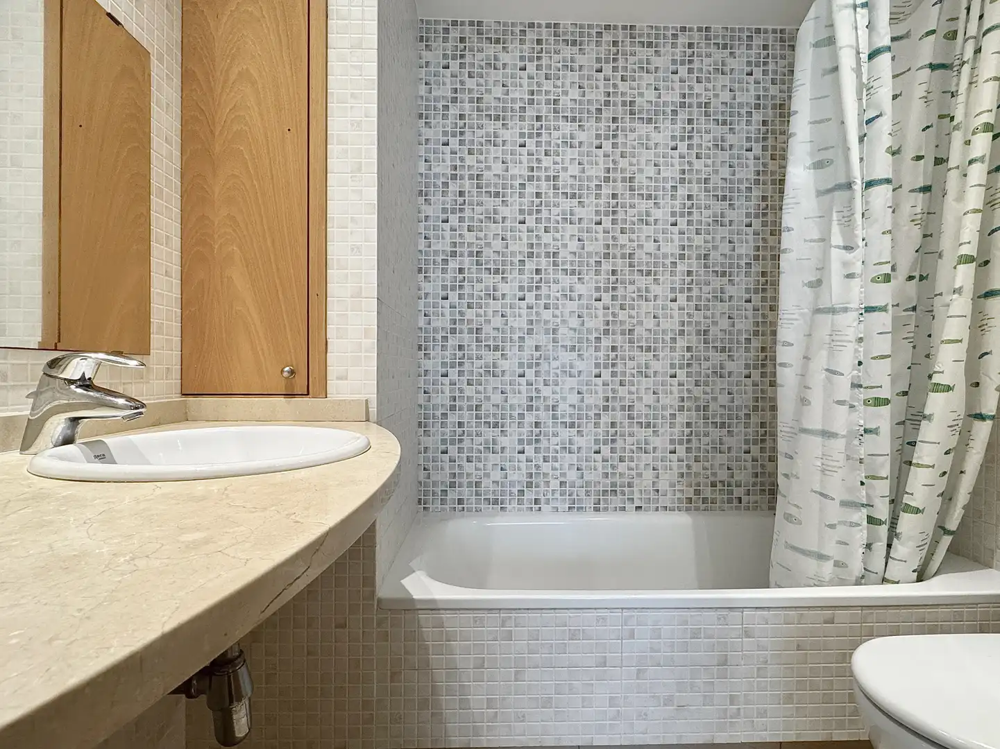 Badezimmer von Wohnungen zum Verkauf in L'Escala mit Heizung und Möbliert