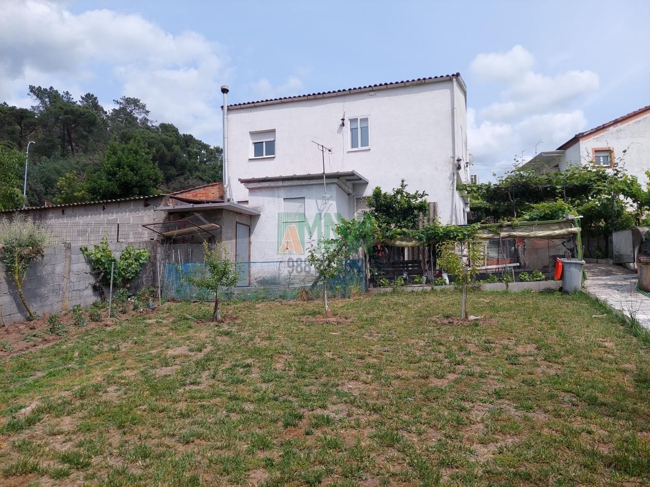 Casa o xalet en venda en Ourense Capital  amb Calefacció i Jardí privat