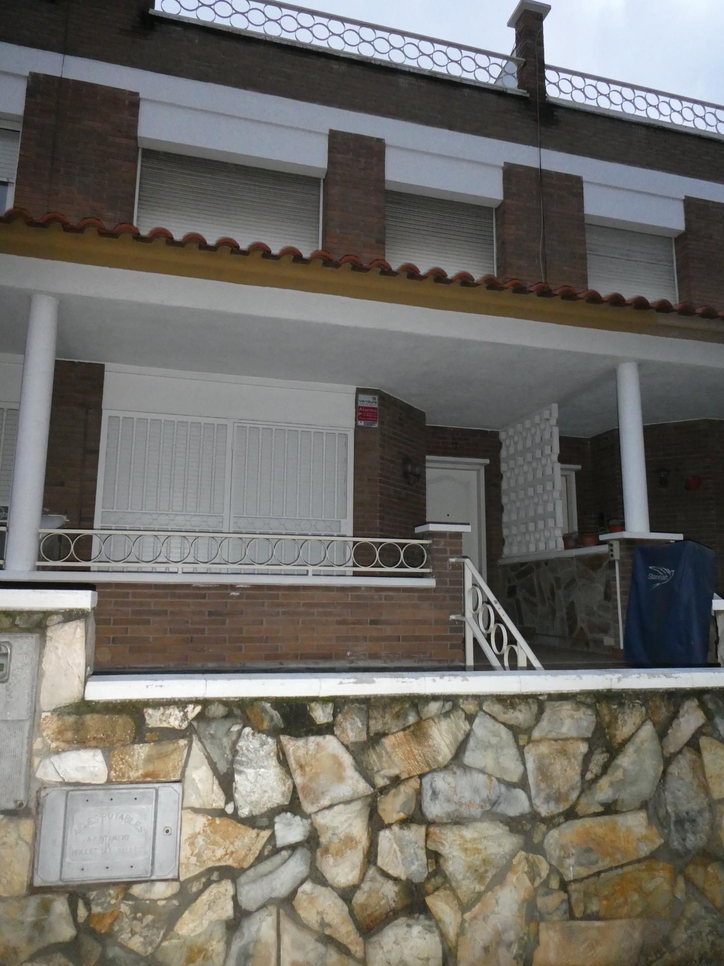 Vista exterior de Casa adosada en venda en Mollet del Vallès amb Calefacció, Jardí privat i Terrassa