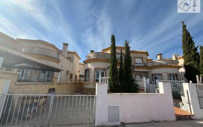 Vista exterior de Casa o xalet en venda en Los Montesinos amb Aire condicionat i Terrassa