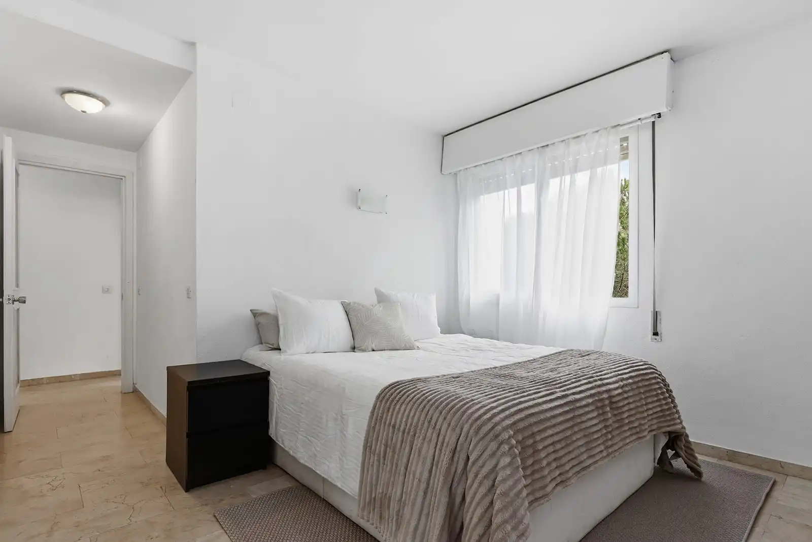 Habitación de Apartamento de alquiler en Estepona con Terraza y Amueblado