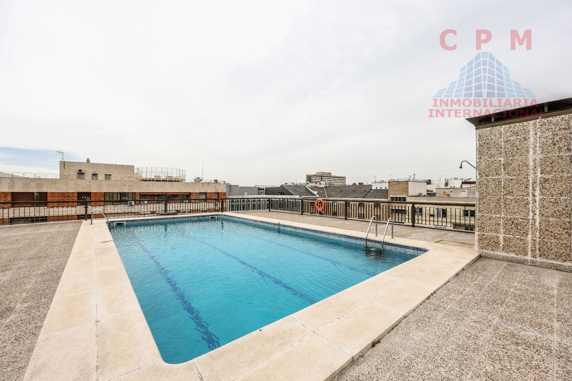 Swimming pool of Study to rent in  Madrid Capital  with Air Conditioner, Heating and Parquet flooring