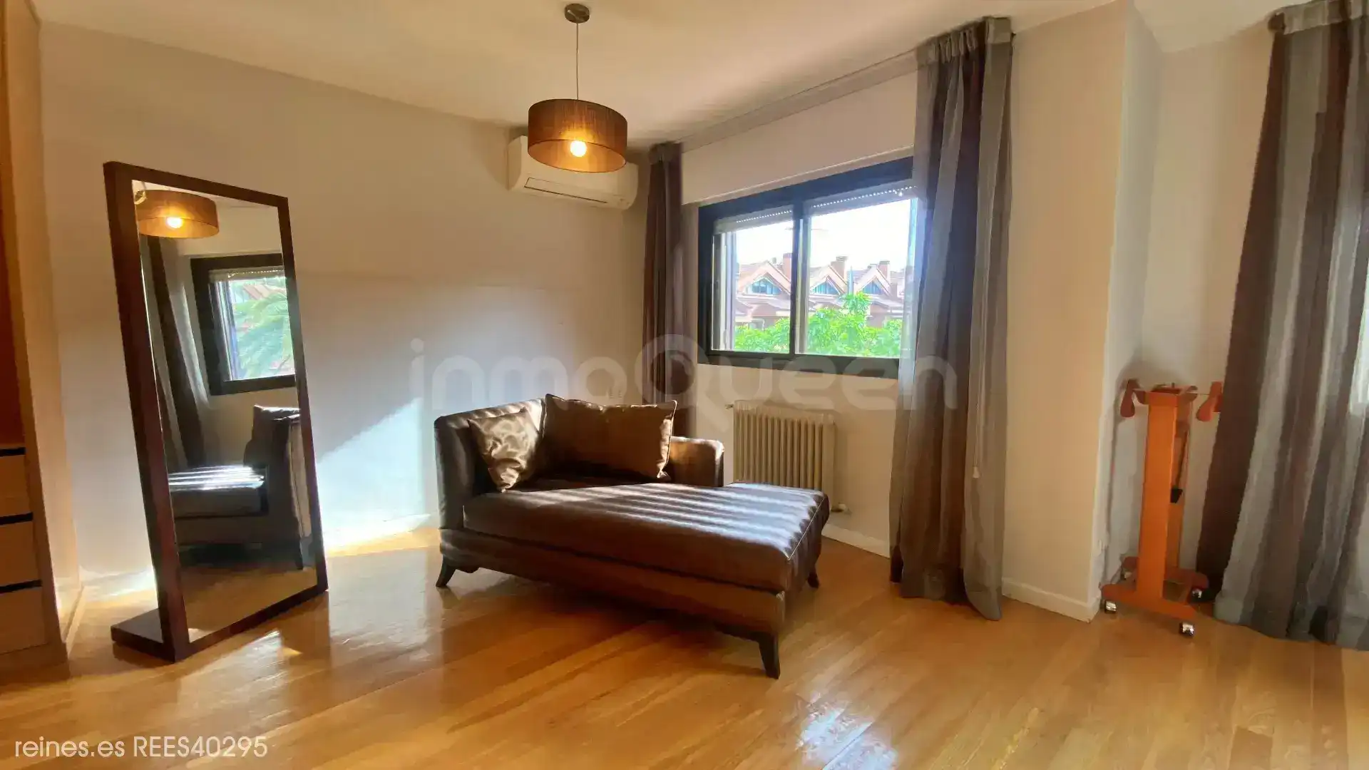 Living room of Houses for sale in Madrid  with Heating, Private garden and Terrace