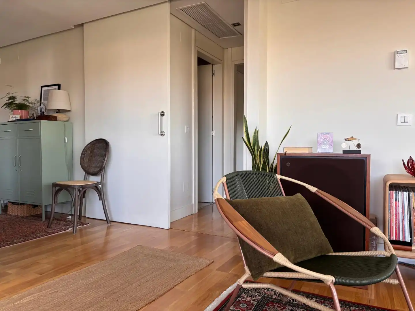 Wohnzimmer von Dachboden zur Miete in Madrid mit Privatgarten, Parkett und Terrasse