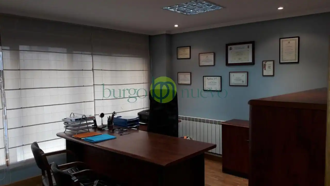 Local comercial en venda a Calle Gran Via De San Marcos 23 3º 23n 24001 Leon