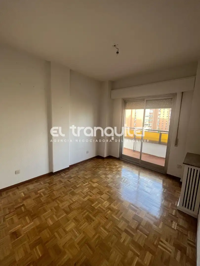 Bedroom of Flat for rent in Madrid  with Parquet flooring, Terrace and Washing machine