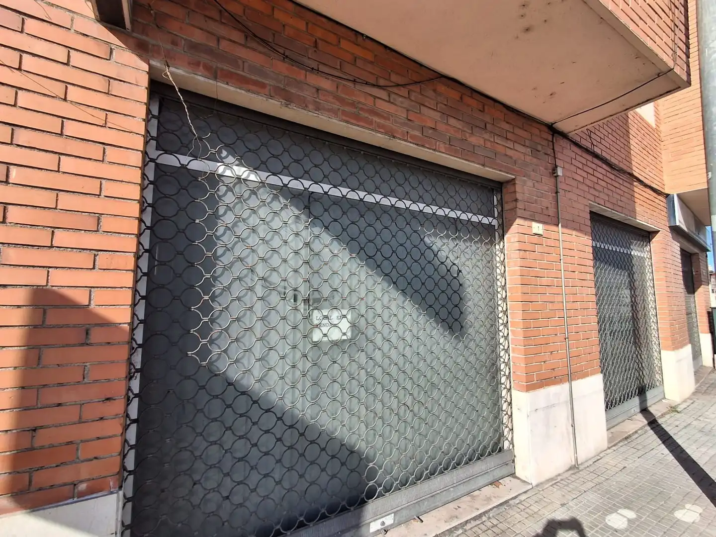 Vista exterior de Local en venda en Tortosa