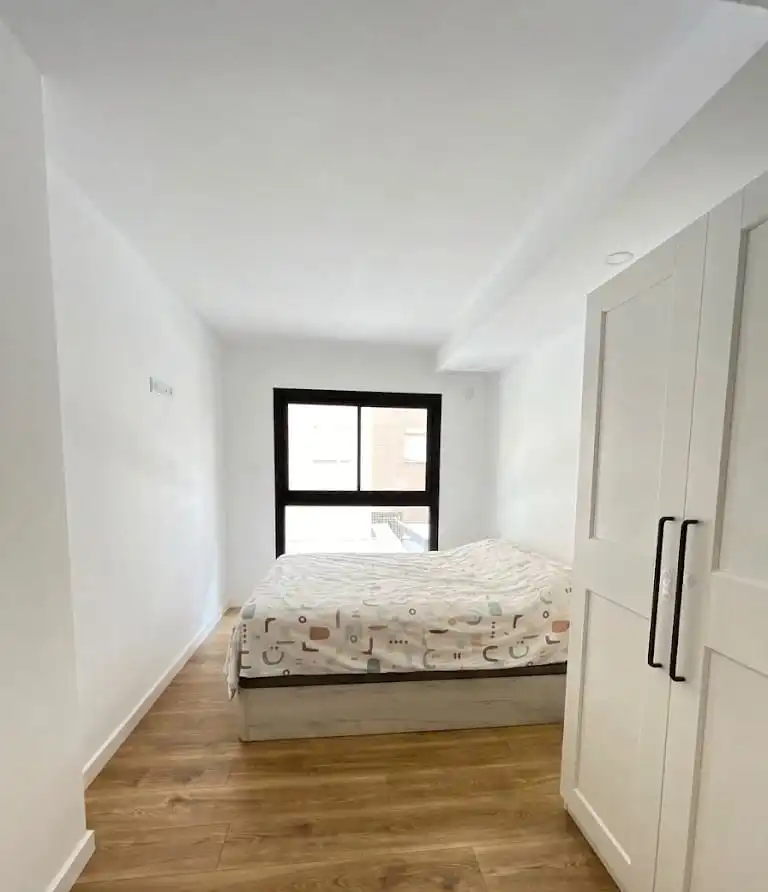 Dormitori de Dúplex en venda en L'Hospitalet de Llobregat amb Terrassa, Piscina i Balcó