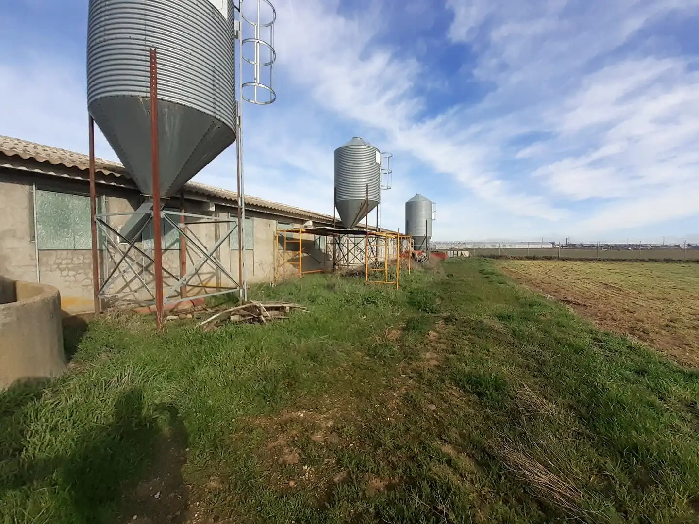 Vista exterior de Nave industrial en venta en Casaseca de las Chanas