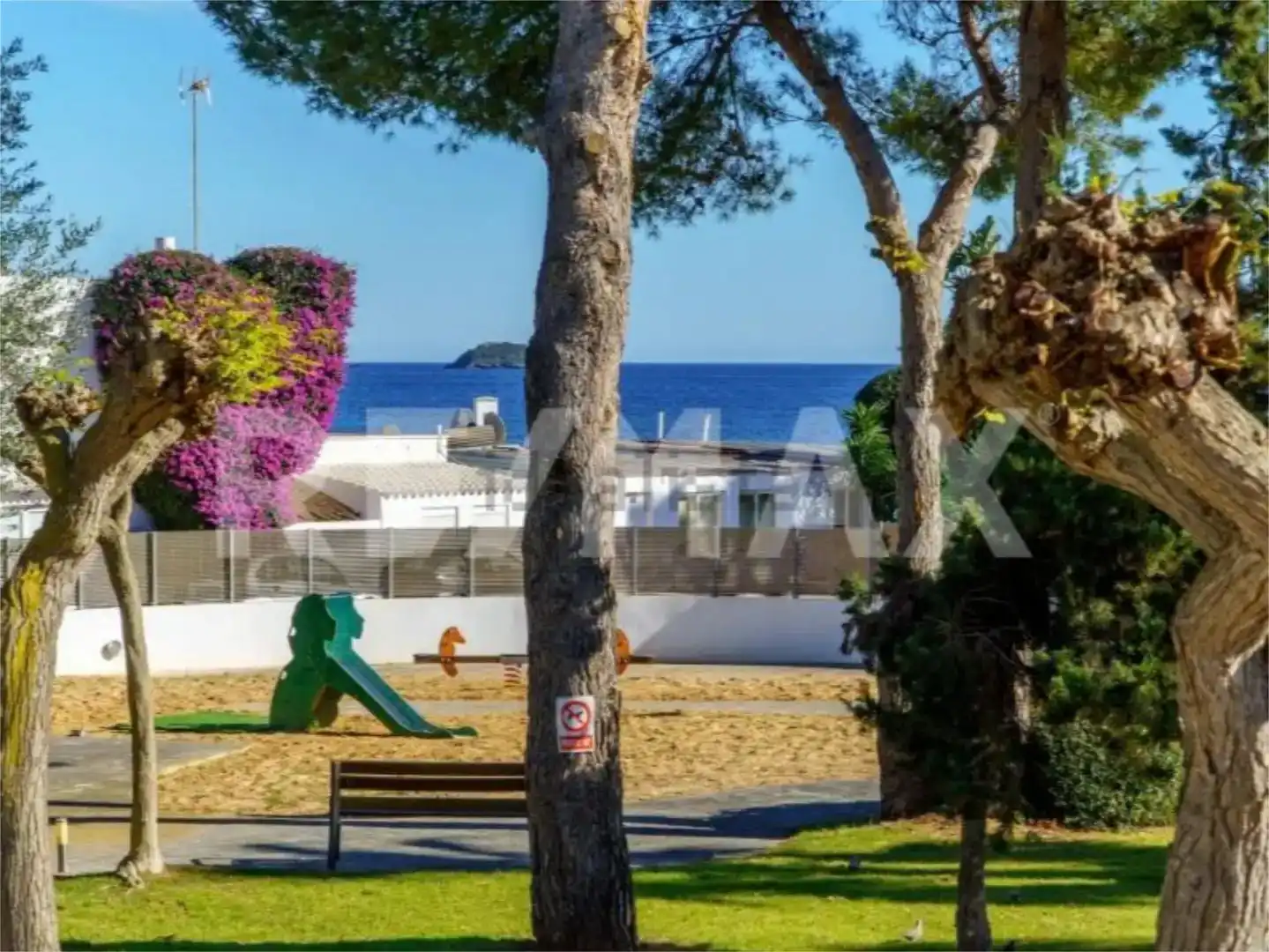 Außenansicht von Wohnungen zur Miete in Santa Eulària des Riu mit Klimaanlage und Schwimmbad