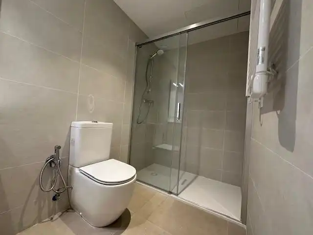 Badezimmer von Wohnung zur Miete in Badalona mit Heizung und Balkon