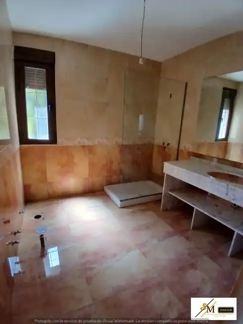 Bany de Casa o xalet en venda en Layos amb Jardí privat