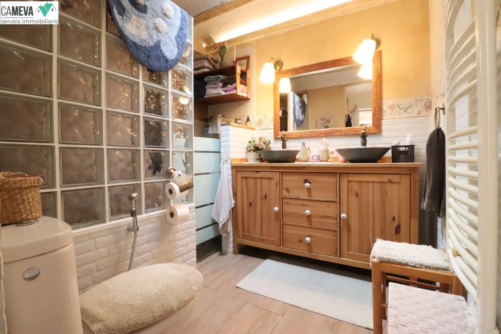 Badezimmer von Erdgeschoss zum Verkauf in Badalona mit Klimaanlage, Heizung und Terrasse