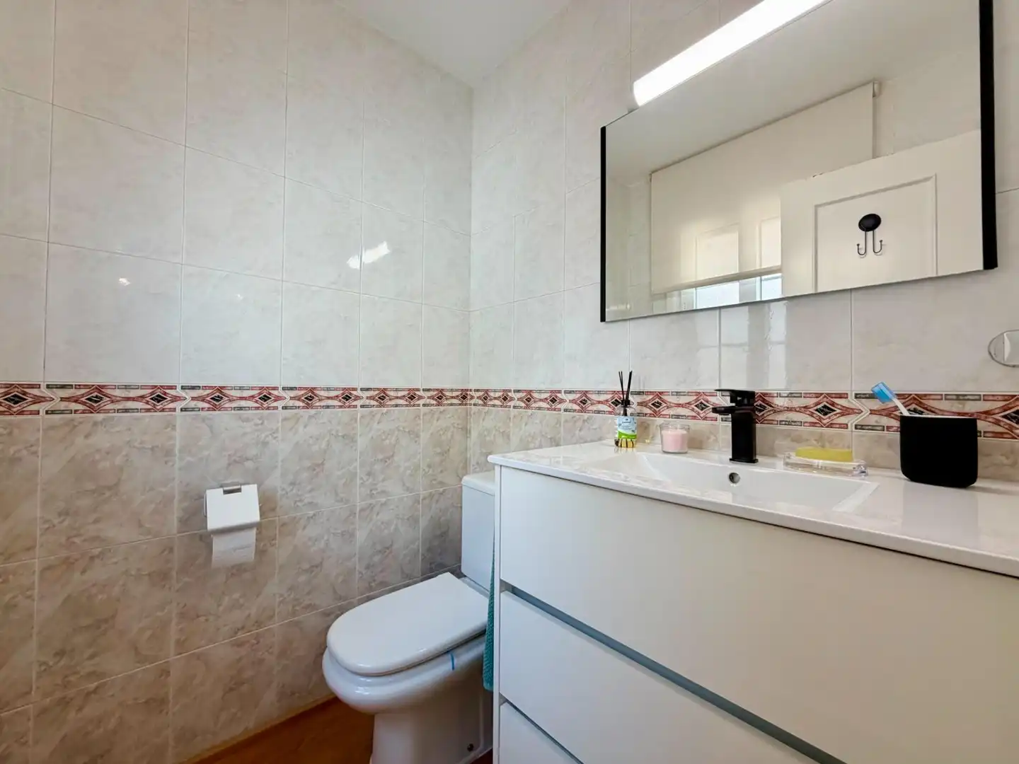 Baño de Casa adosada de alquiler en Roquetas de Mar con Aire acondicionado, Calefacción y Terraza