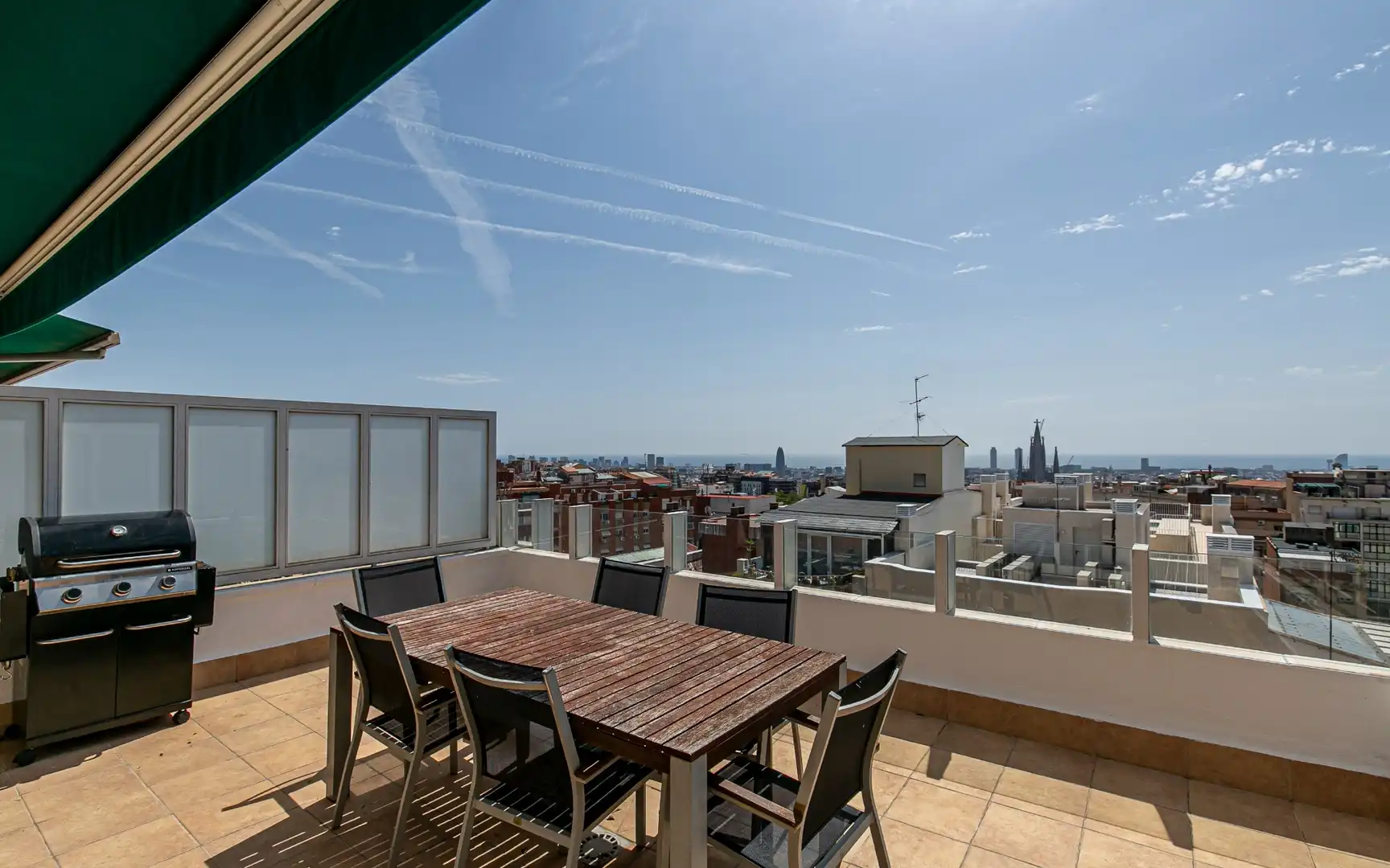 Terrasse von Dachboden zum Verkauf in Barcelona mit Klimaanlage, Terrasse und Möbliert