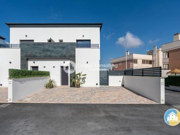 Adosado con piscina en venta en N/A