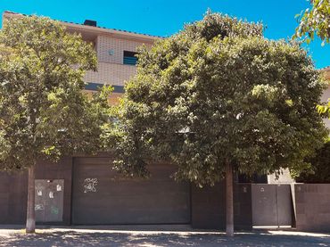 Casa con balcón en venta en VIA DEL TREN