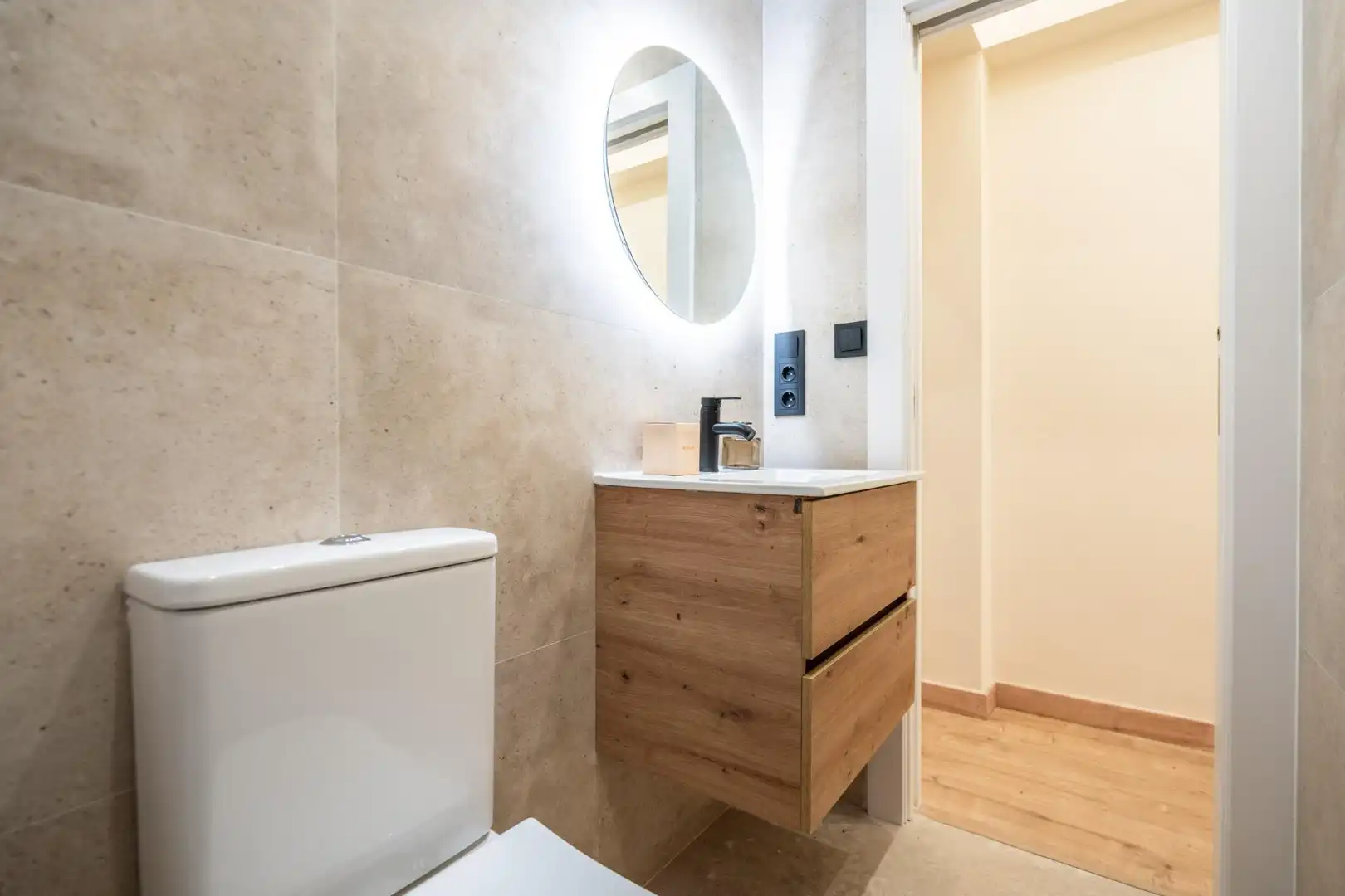 Baño de Piso en venta en Granada con Aire acondicionado, Calefacción y Amueblado