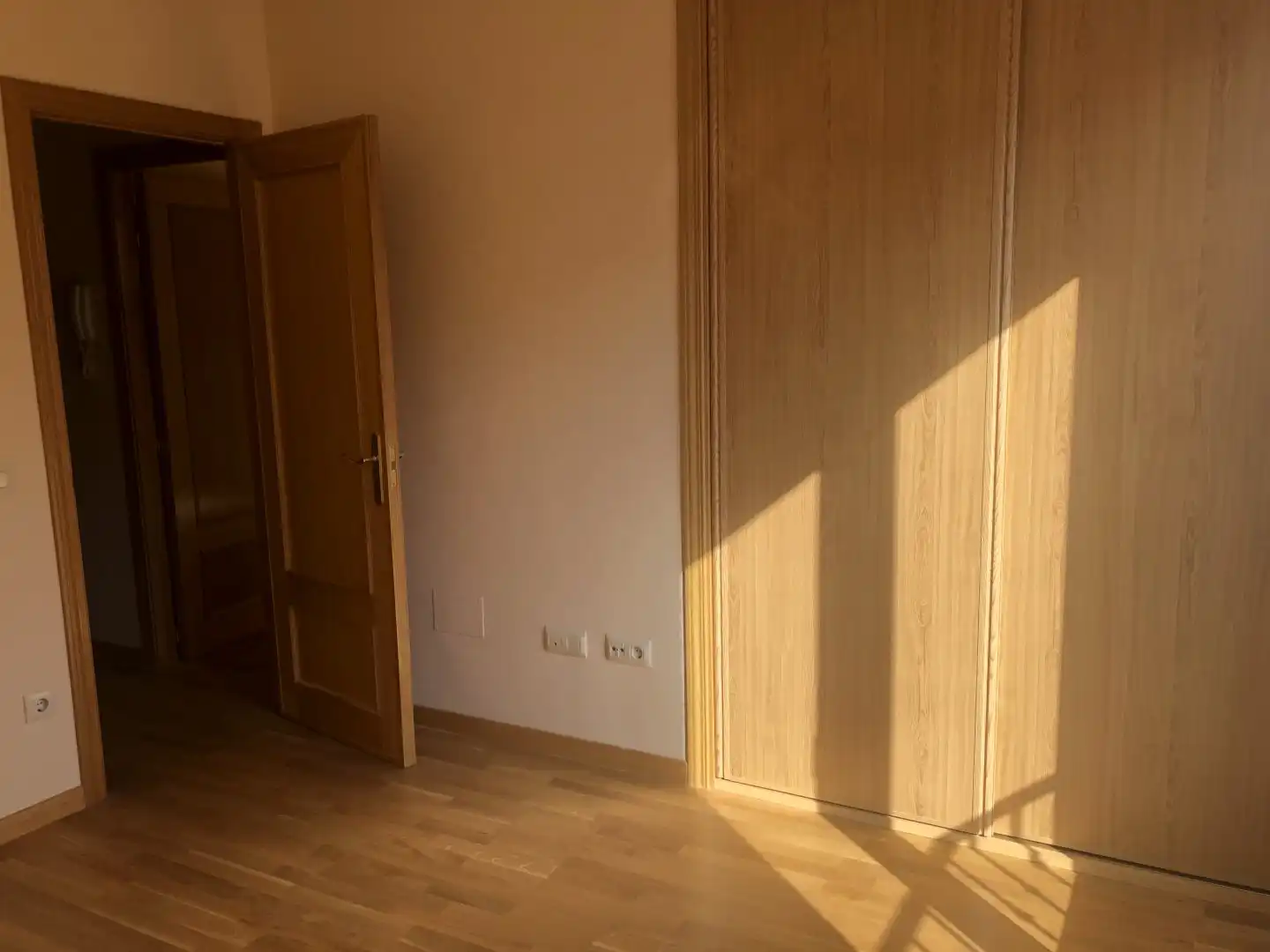 Habitación de Casa adosada en venta en La Lastrilla  con Calefacción, Jardín privado y Terraza