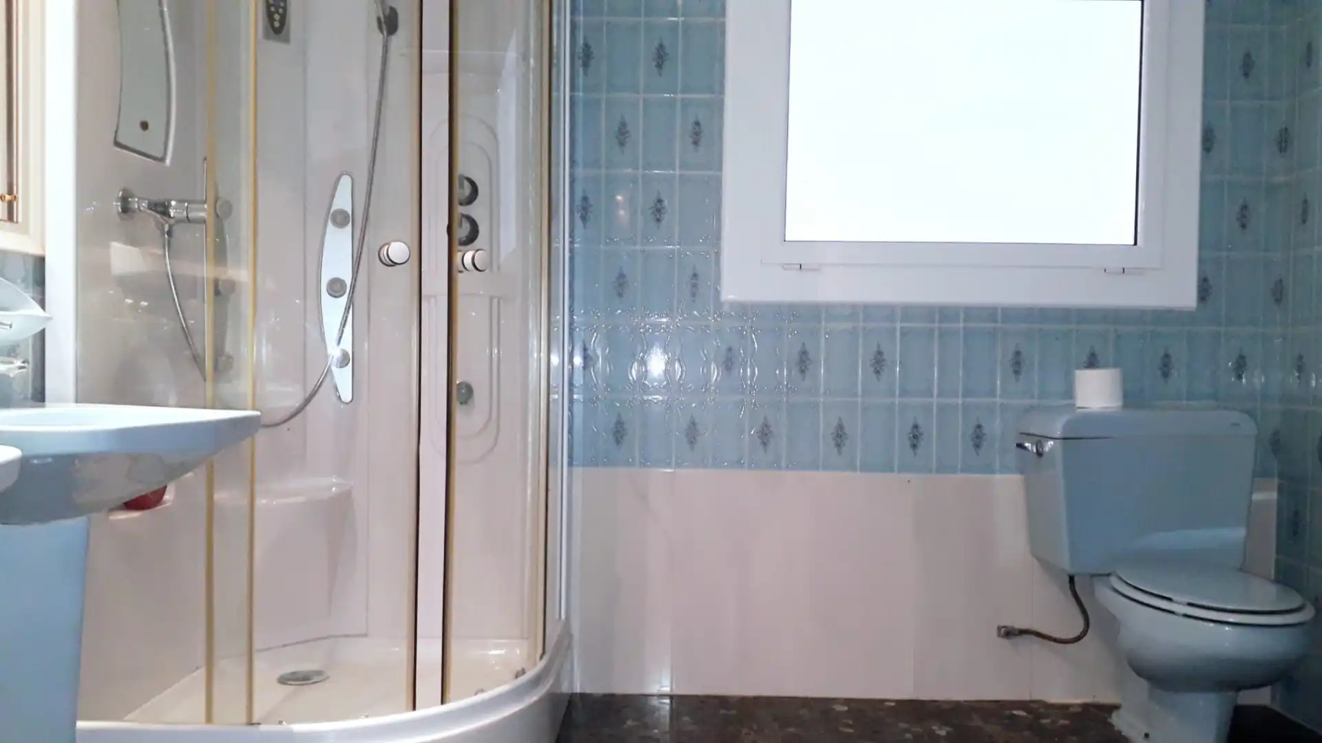 Bany de Casa o xalet en venda en Castelldefels amb Aire condicionat, Calefacció i Jardí privat