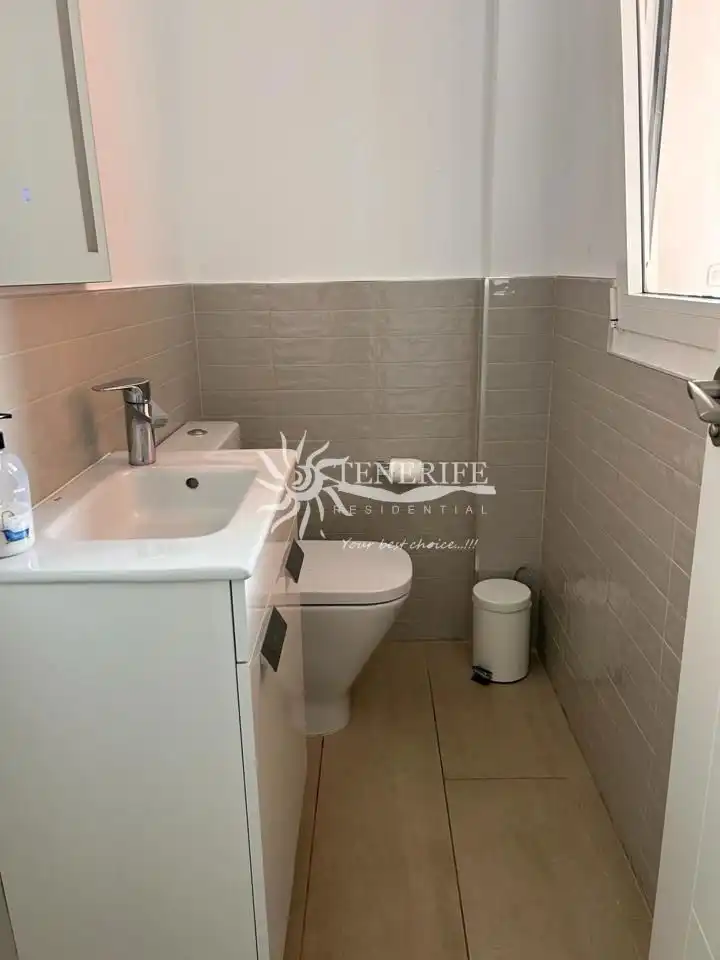 Bany de Casa o xalet en venda en Adeje amb Aire condicionat, Terrassa i Moblat