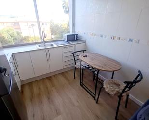 Cuina de Apartament de lloguer en  Valencia Capital amb Aire condicionat, Parquet i Moblat