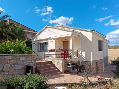 Vista exterior de Casa o xalet en venda en Torrejón del Rey amb Terrassa