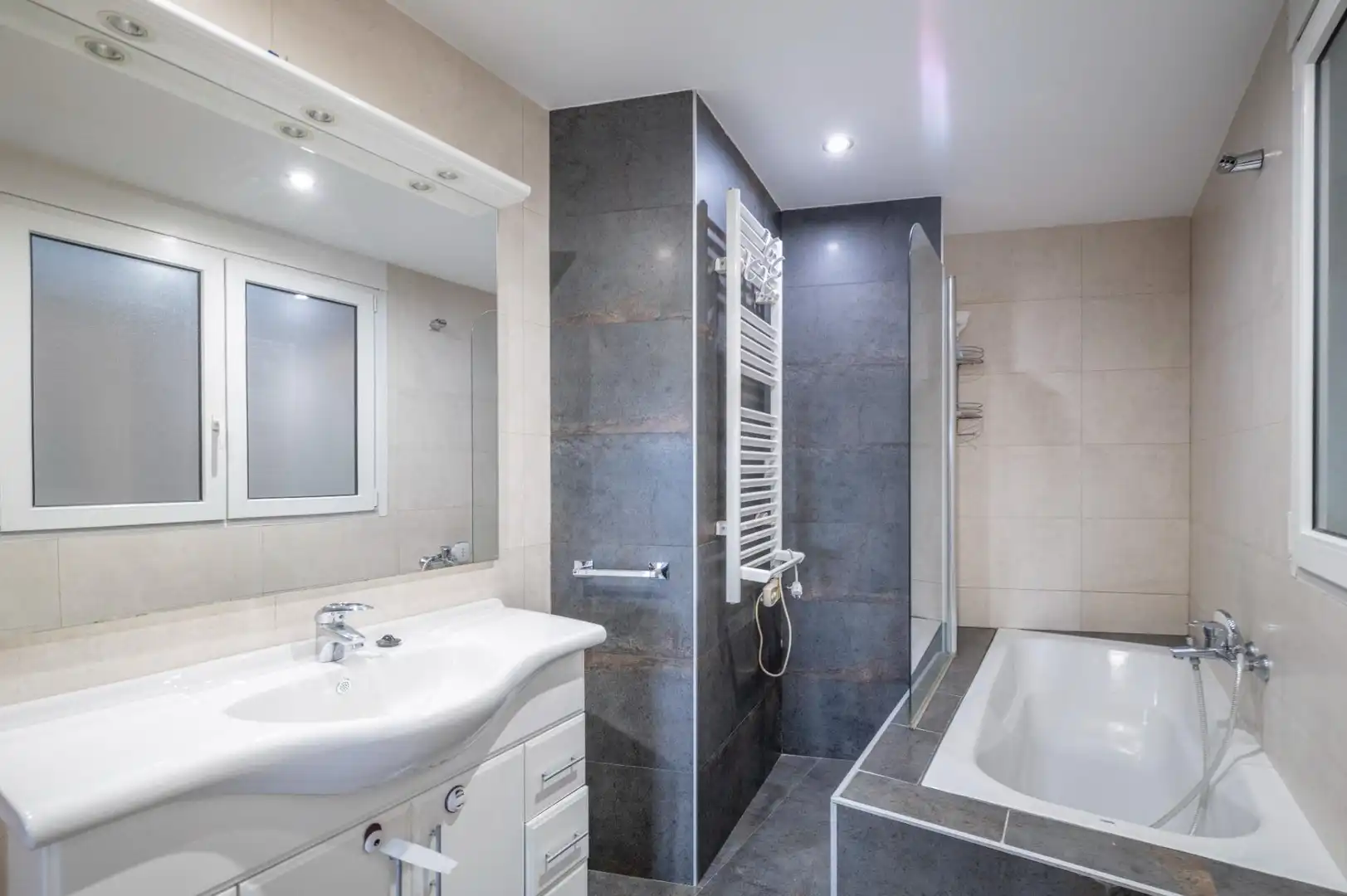 Baño de Piso en venta en Granada con Aire acondicionado y Calefacción