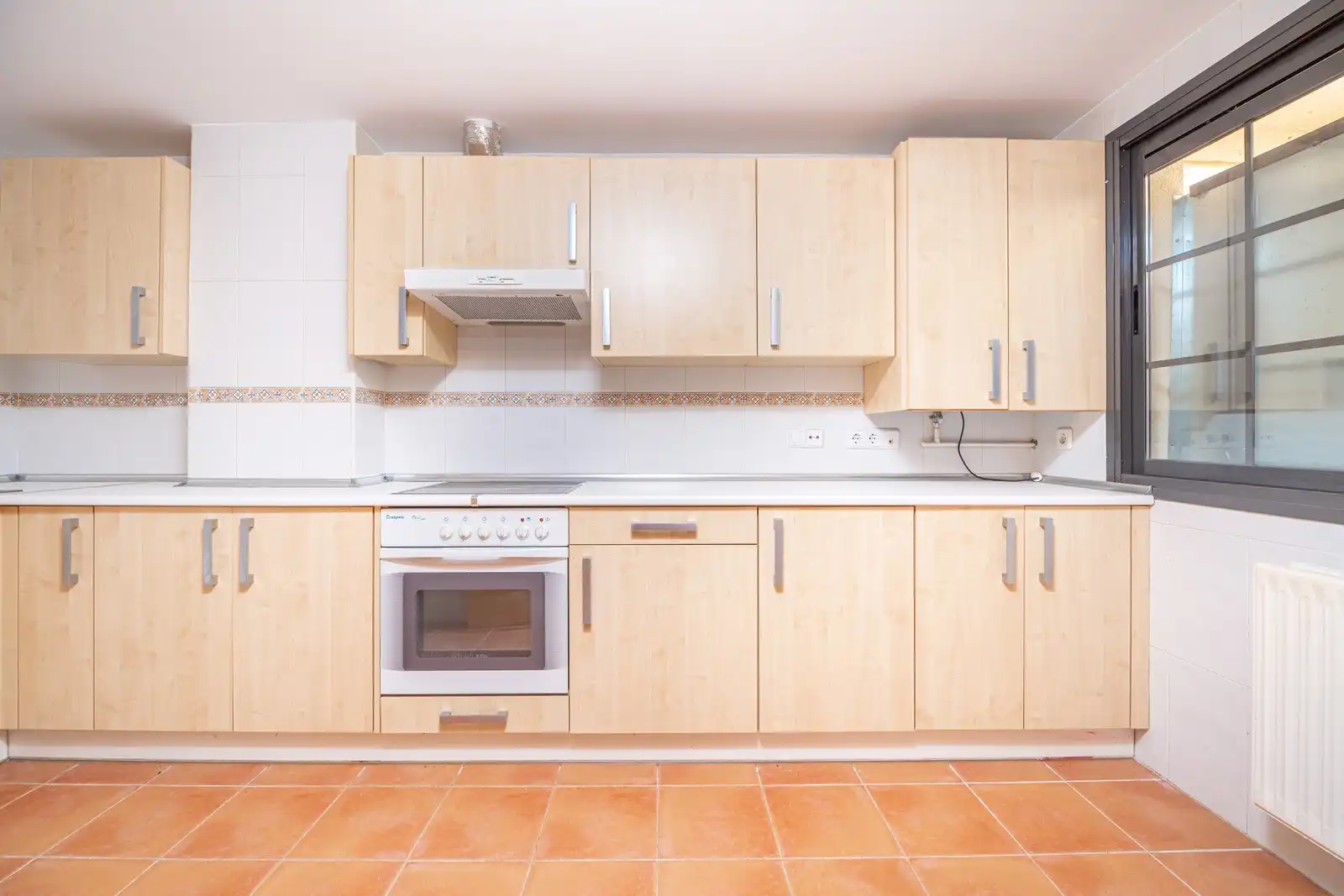 Kitchen of Flat for sale in Aranjuez  with Air Conditioner, Terrace and Storage room