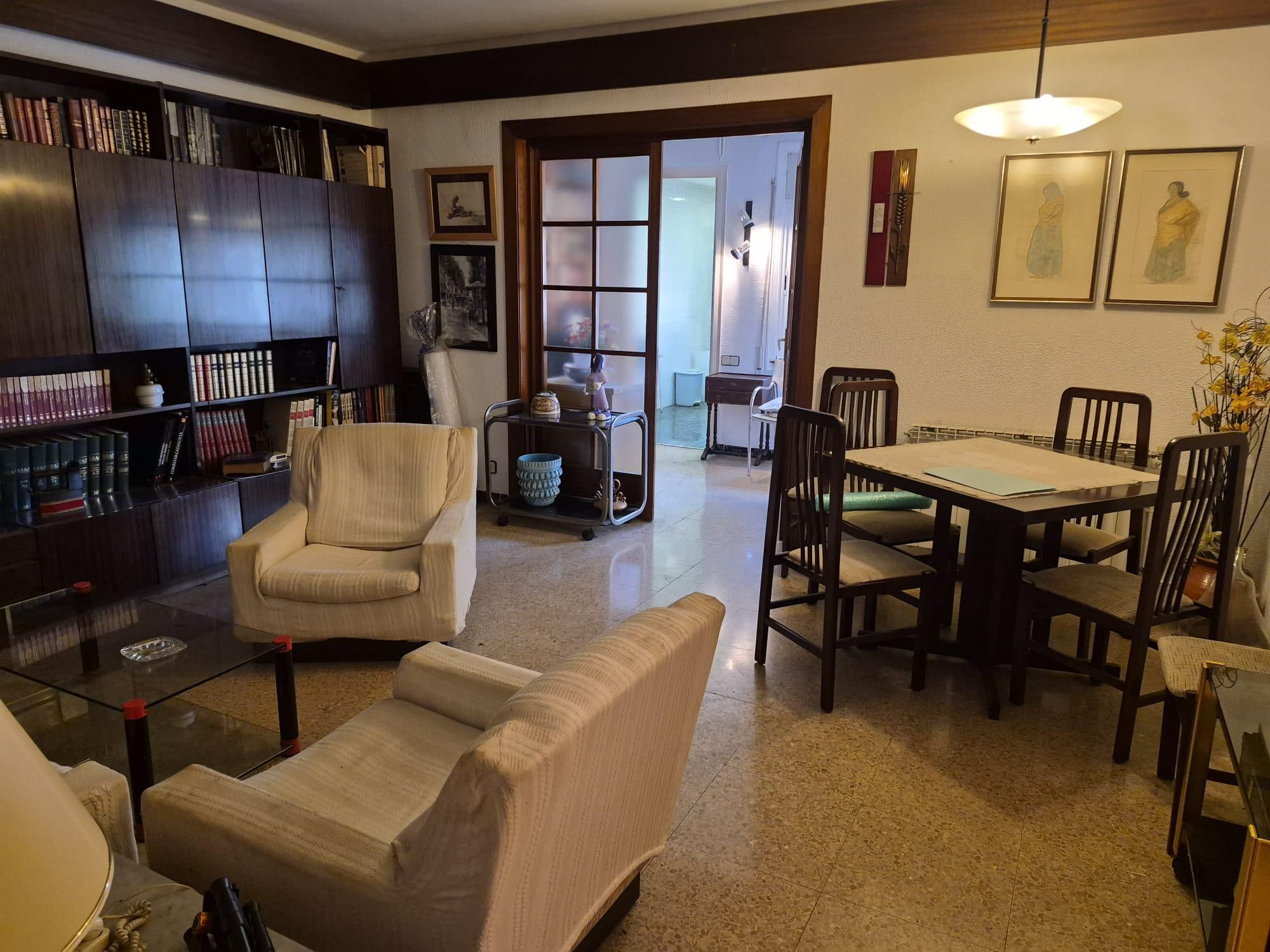 Sala de estar de Piso en venta en L'Hospitalet de Llobregat con Aire acondicionado, Calefacción y Jardín privado