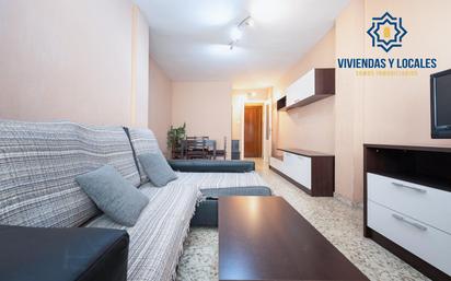 Living room of Flat for sale in  Granada Capital  with Terrace and Balcony