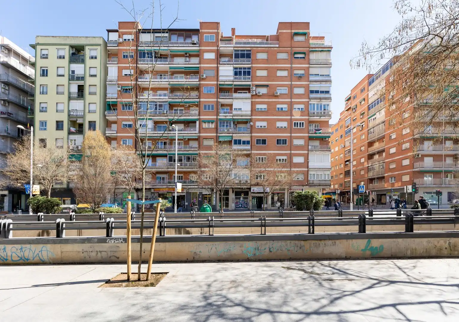 Vista exterior de Pis en venda en  Granada Capital