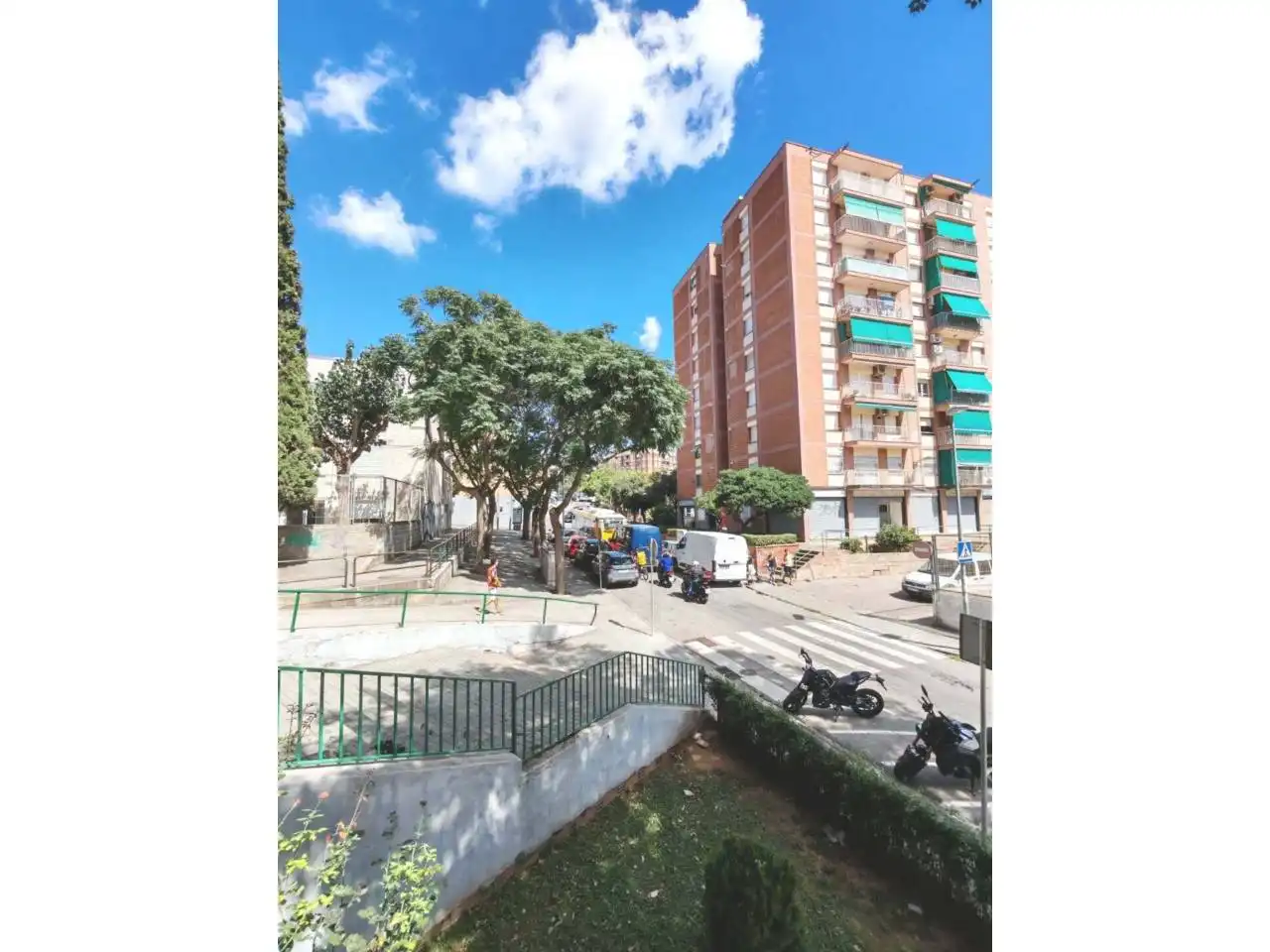 Außenansicht von Wohnung zum Verkauf in Badalona mit Klimaanlage, Heizung und Parkett