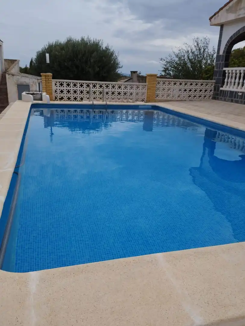 Piscina de Casa o chalet en venta en La Pobla de Vallbona con Calefacción, Jardín privado y Terraza